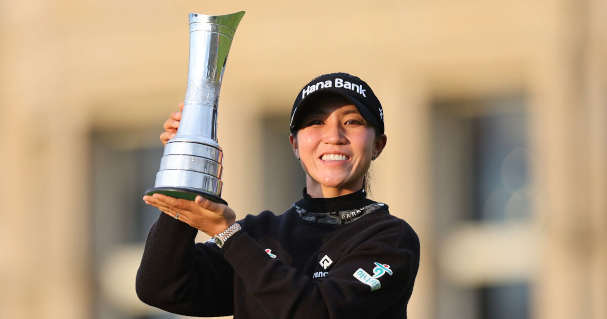 Lydia Ko holding a trophy