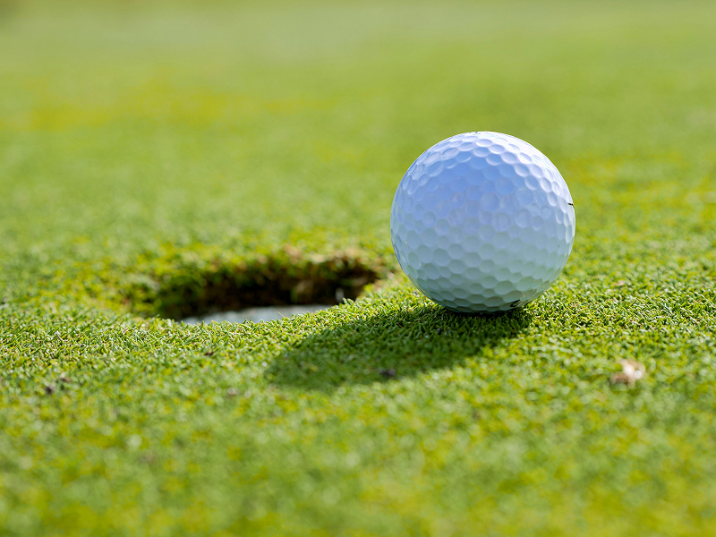 Why does Matt Fitzpatrick Chip Cross-Handed?